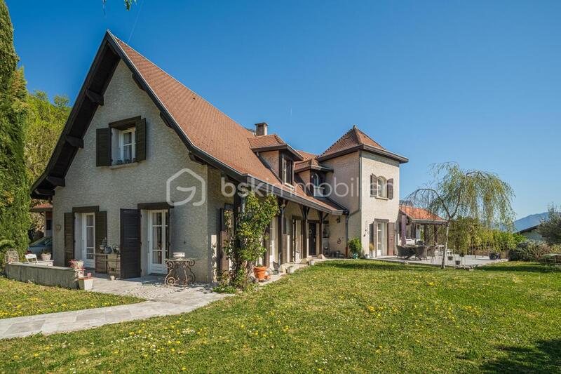 Villa - 213 m² - 7 pièces