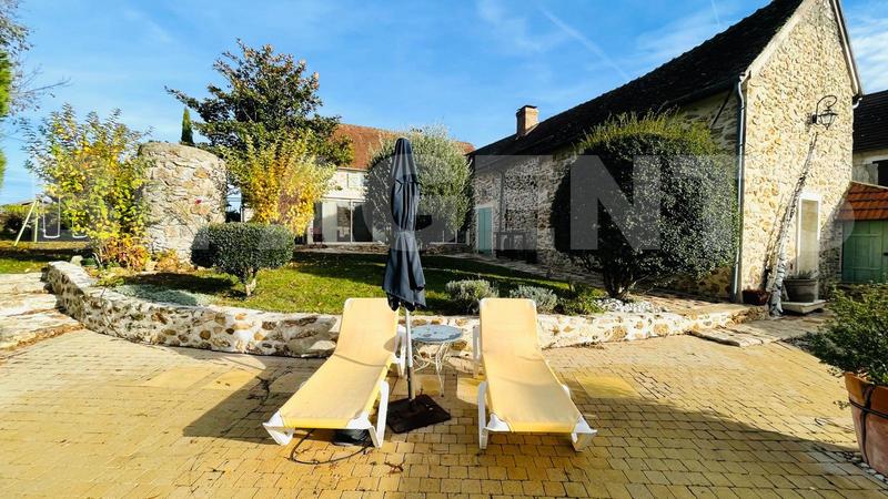 Demeure - 261 m² - 8 pièces