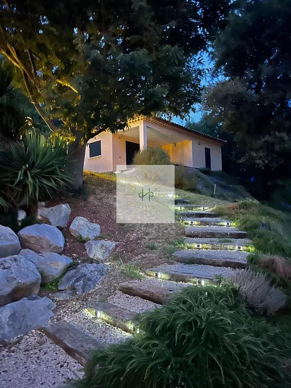 Maison - 188 m² - 9 pièces