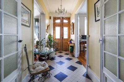 Maison - 240 m² - 8 pièces