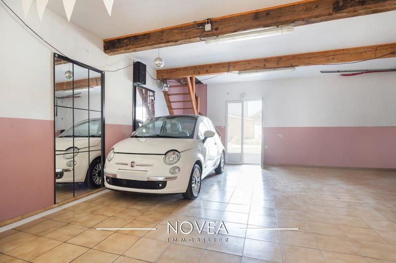 Maison traditionnelle - 259 m² - 8 pièces