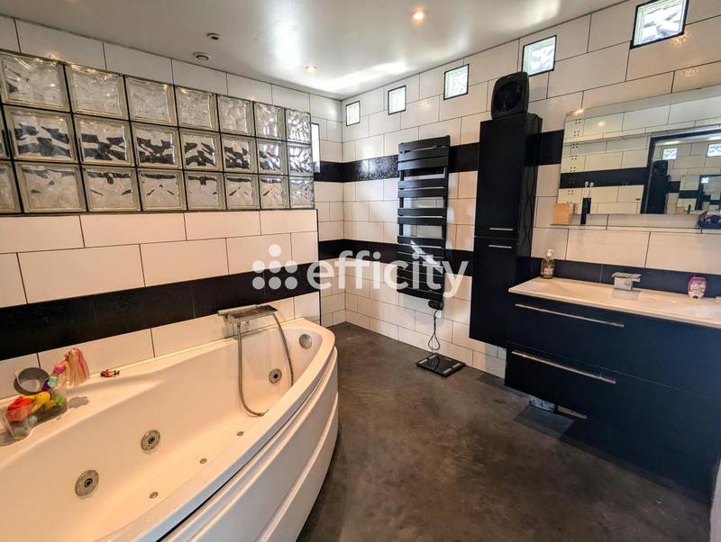 Maison - 160 m² - 5 pièces