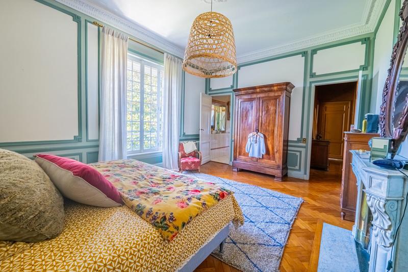 Maison - 345 m² - 8 pièces