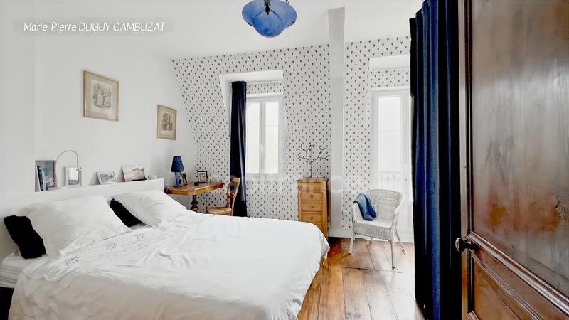 Maison - 208 m² - 9 pièces