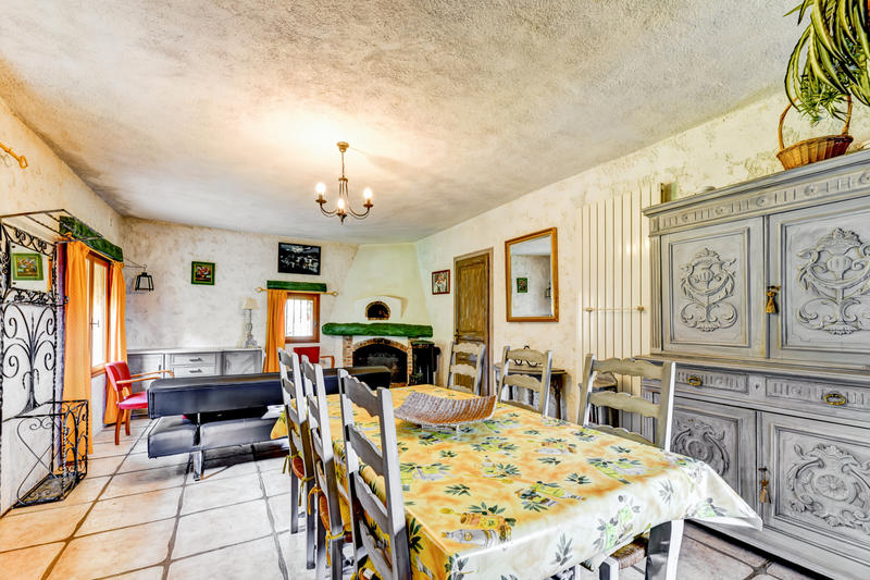 Propriété - 678 m² - 9 pièces