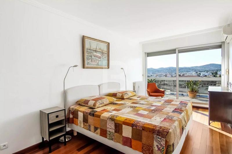 Appartement - 90 m² - 3 pièces