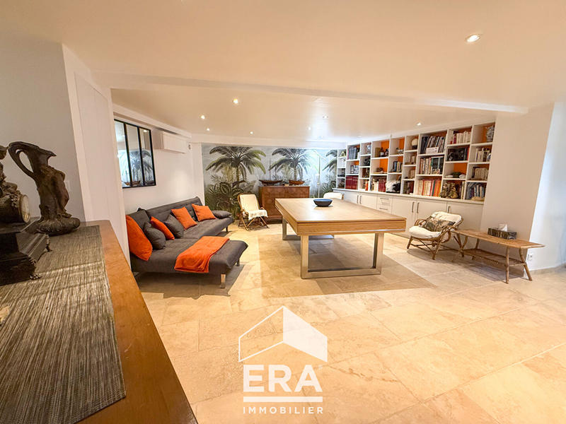 Maison - 325 m² - 10 pièces