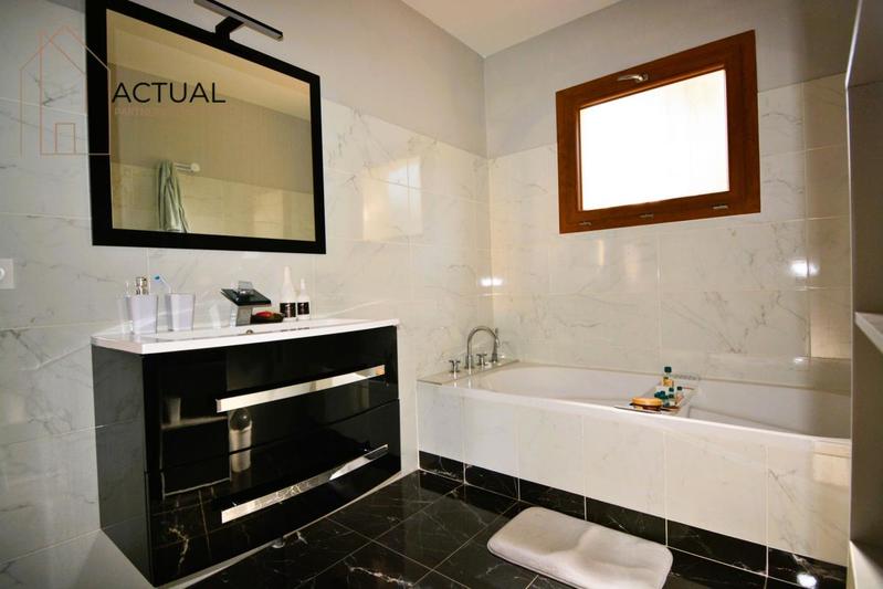 Villa - 248 m² - 7 pièces