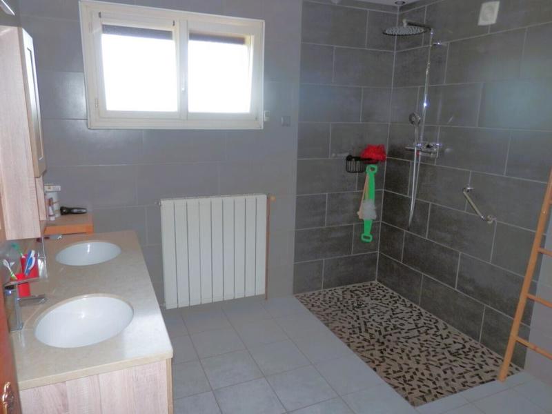 Maison - 202 m² - 8 pièces