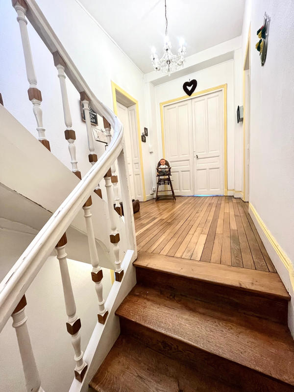 Maison - 310 m² - 12 pièces