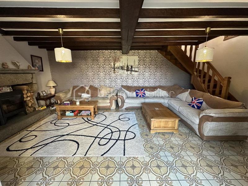 Maison traditionnelle - 235 m² - 11 pièces