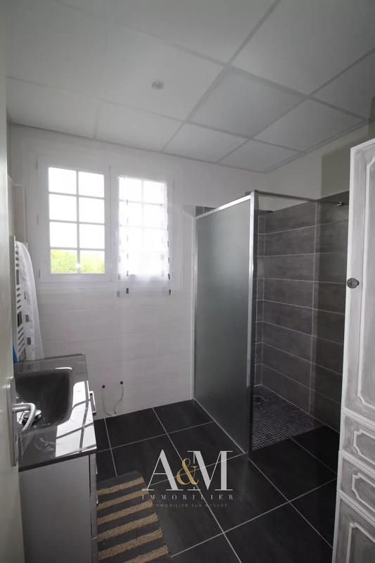 Villa - 220 m² - 6 pièces