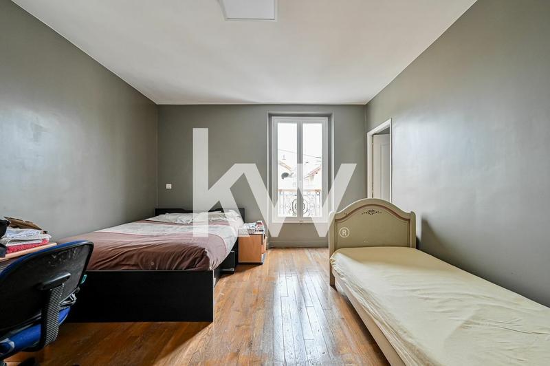 Maison - 230 m² - 8 pièces