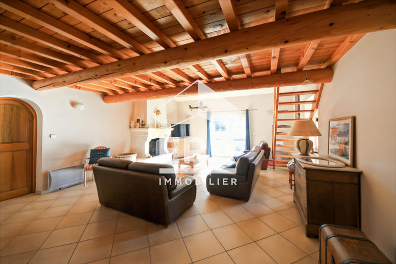 Maison - 250 m² - 6 pièces