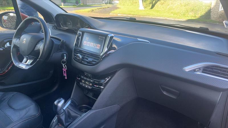 Peugeot 208 1.2 PureTech 110 Roland Garros