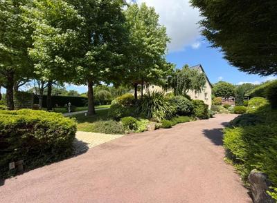 Maison - 254 m² - 12 pièces