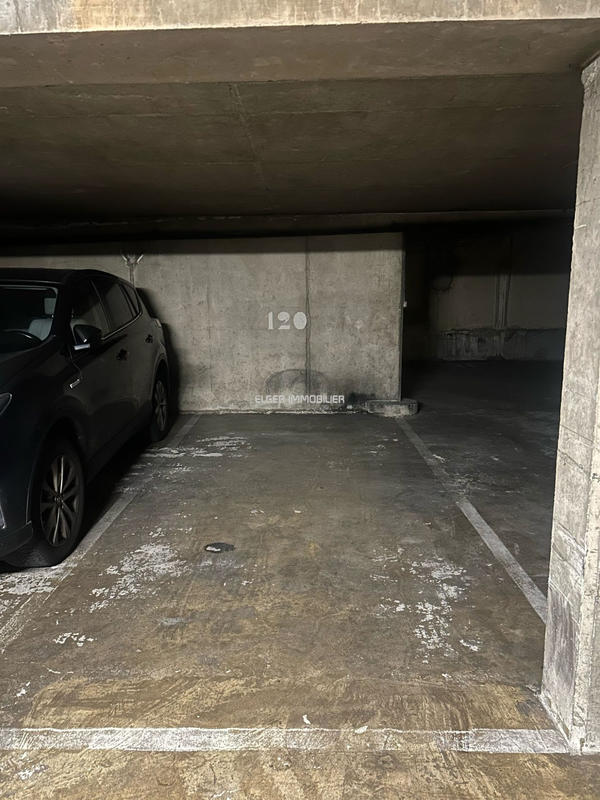 Parking / Garage