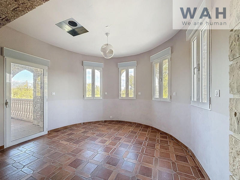 Maison - 390 m² - 13 pièces