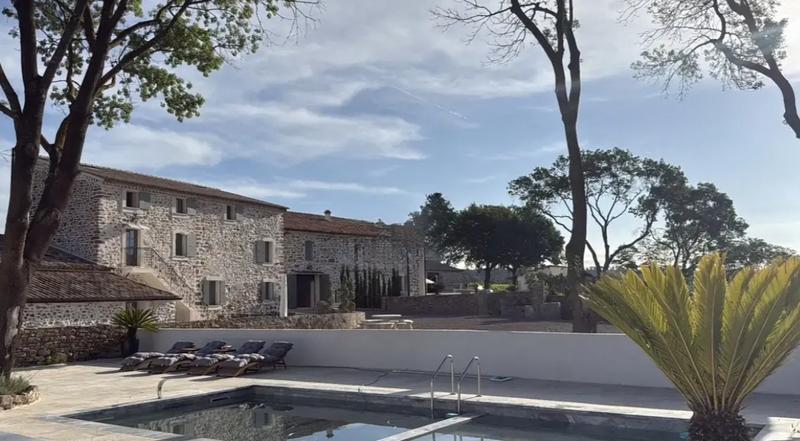 Mas - 800 m² - 15 pièces