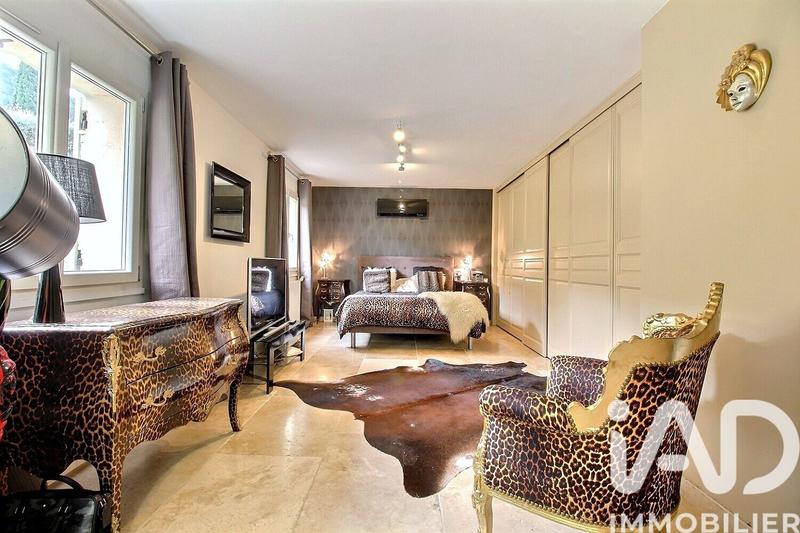 Maison - 200 m² - 5 pièces