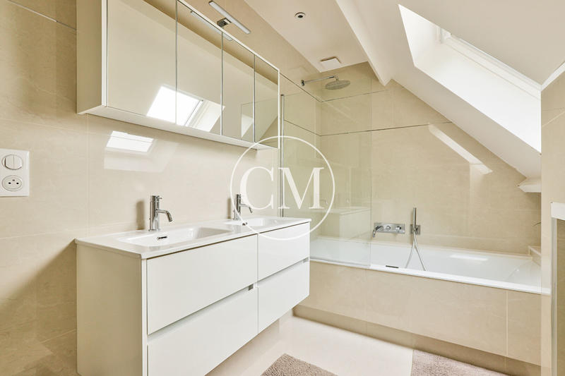 Maison - 271 m² - 7 pièces