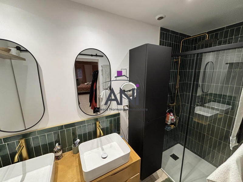 Maison - 204 m² - 7 pièces