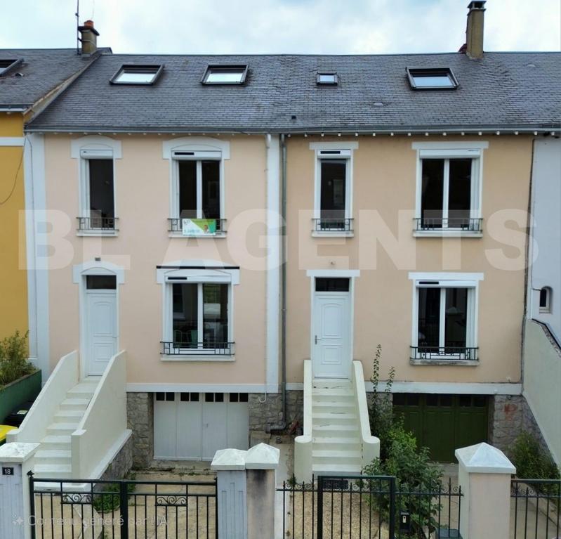 Maison de ville - 262 m² - 9 pièces