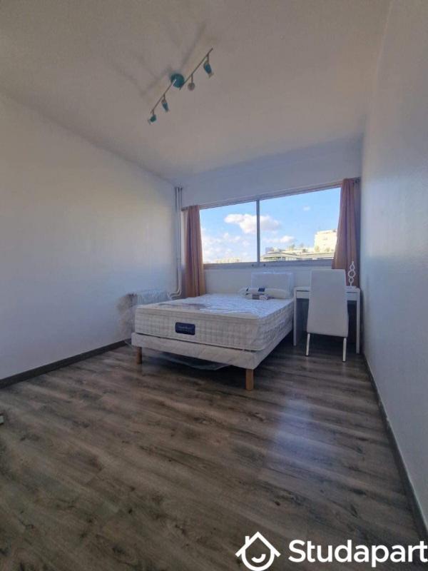 Chambre - 13 m² - 1 pièce