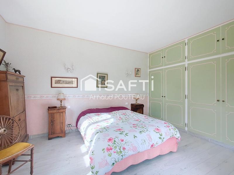 Propriété - 255 m² - 8 pièces