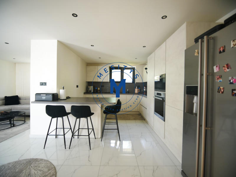 Maison - 140 m² - 8 pièces