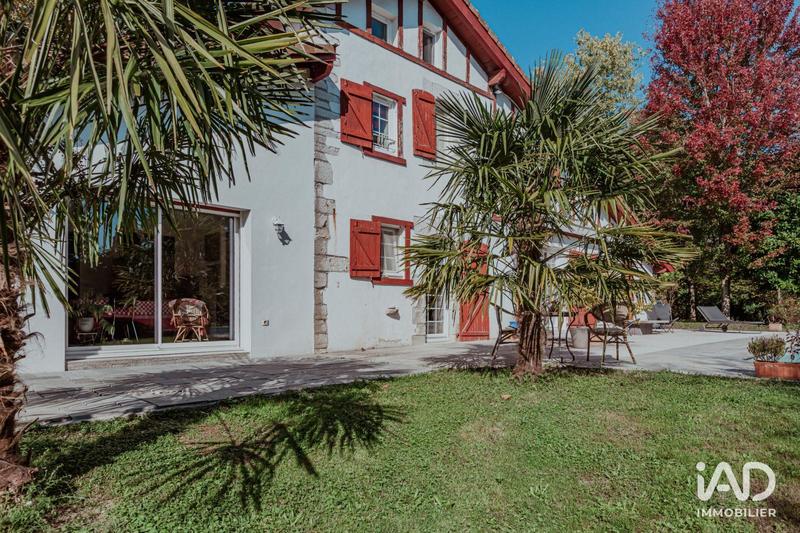 Maison - 229 m² - 6 pièces