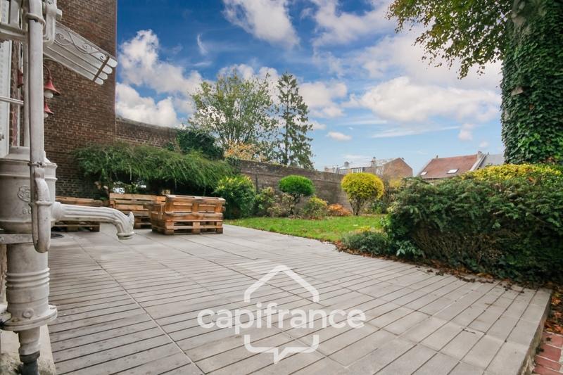 Maison - 230 m² - 6 pièces