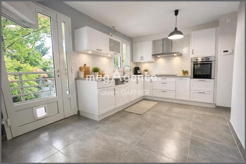 Maison - 182 m² - 9 pièces