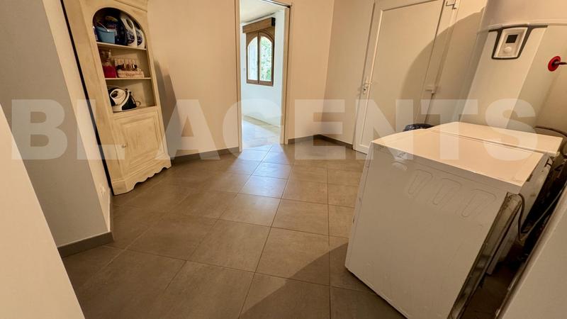 Villa - 215 m² - 14 pièces