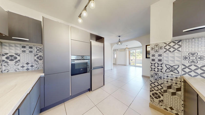 Appartement - 90 m² - 4 pièces