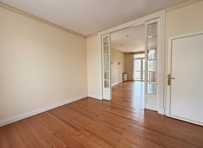 Maison - 180 m² - 8 pièces