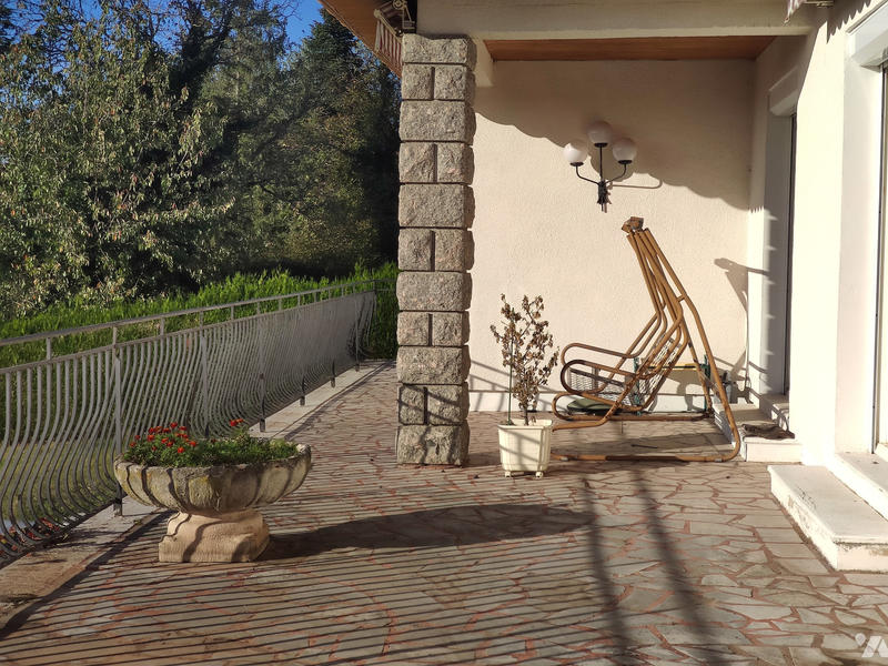 Maison - 234 m² - 7 pièces