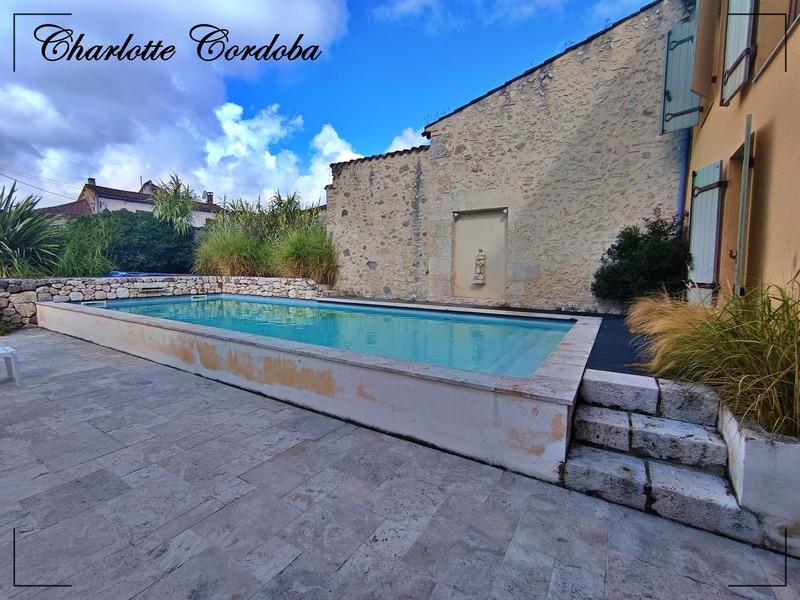 Maison - 293 m² - 8 pièces