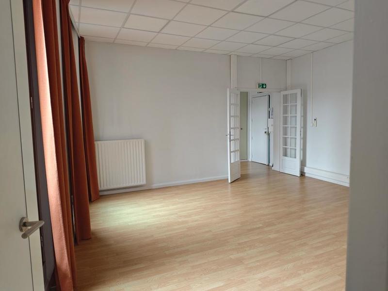 Bureau - 96 m² - 6 pièces