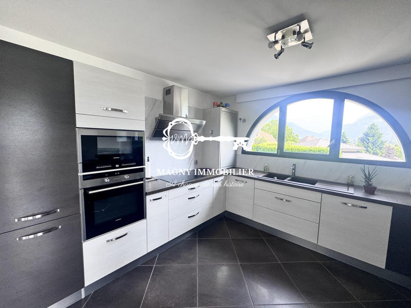 Villa - 185 m² - 6 pièces