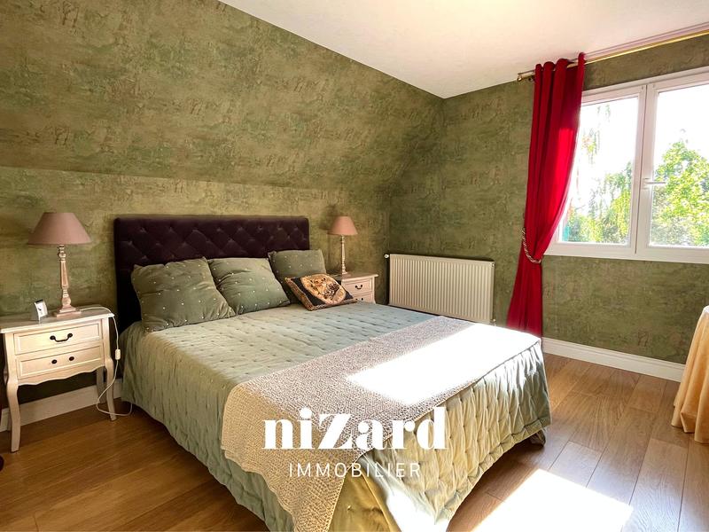 Maison traditionnelle - 171 m² - 7 pièces