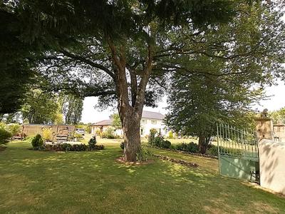 Maison - 290 m² - 8 pièces