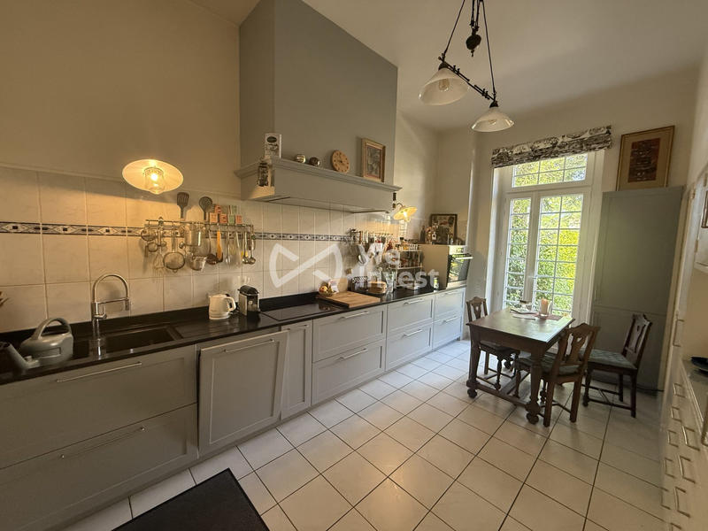 Maison - 268 m² - 9 pièces