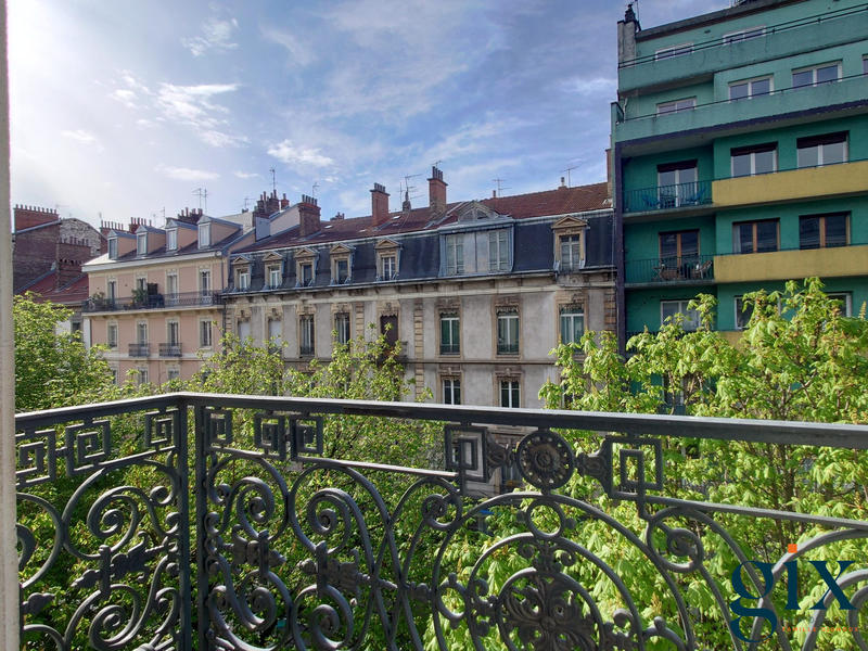 Appartement - 180 m² - 7 pièces