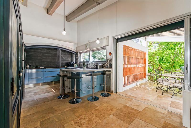 Propriété - 417 m² - 7 pièces