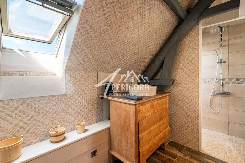 Maison ancienne - 360 m² - 13 pièces