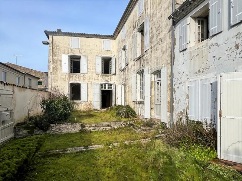 Maison - 290 m² - 8 pièces