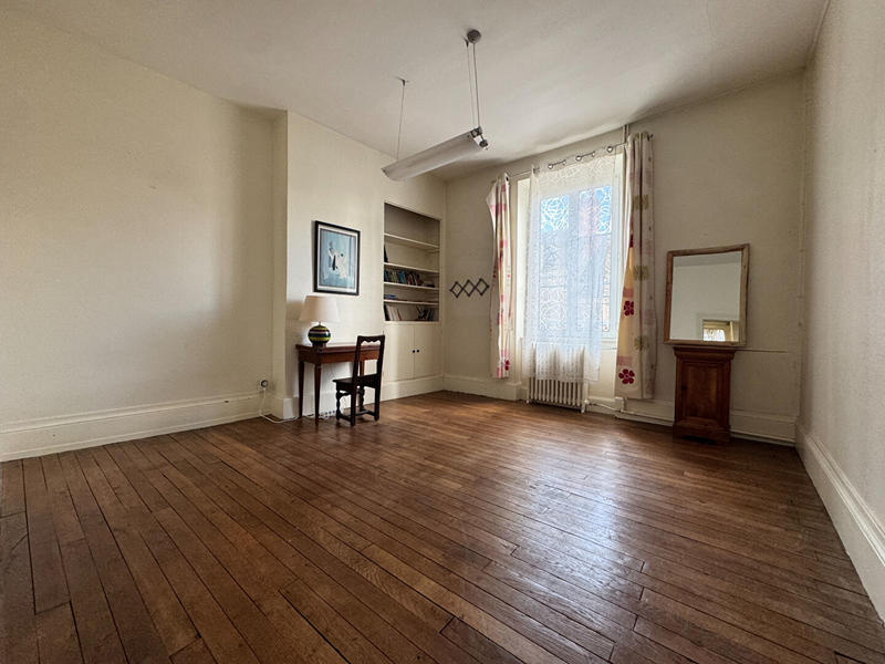 Maison - 184 m² - 8 pièces