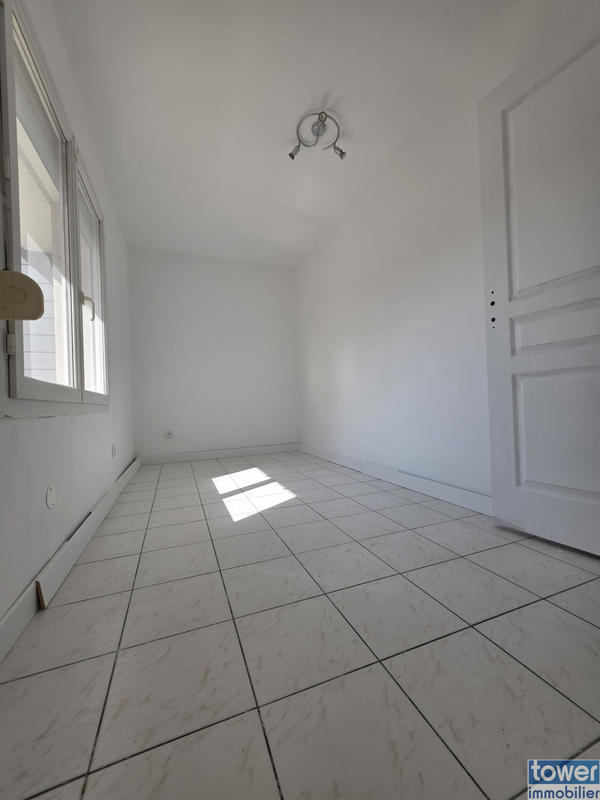 Maison - 92 m² - 5 pièces