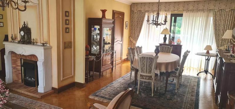 Maison - 208 m² - 9 pièces